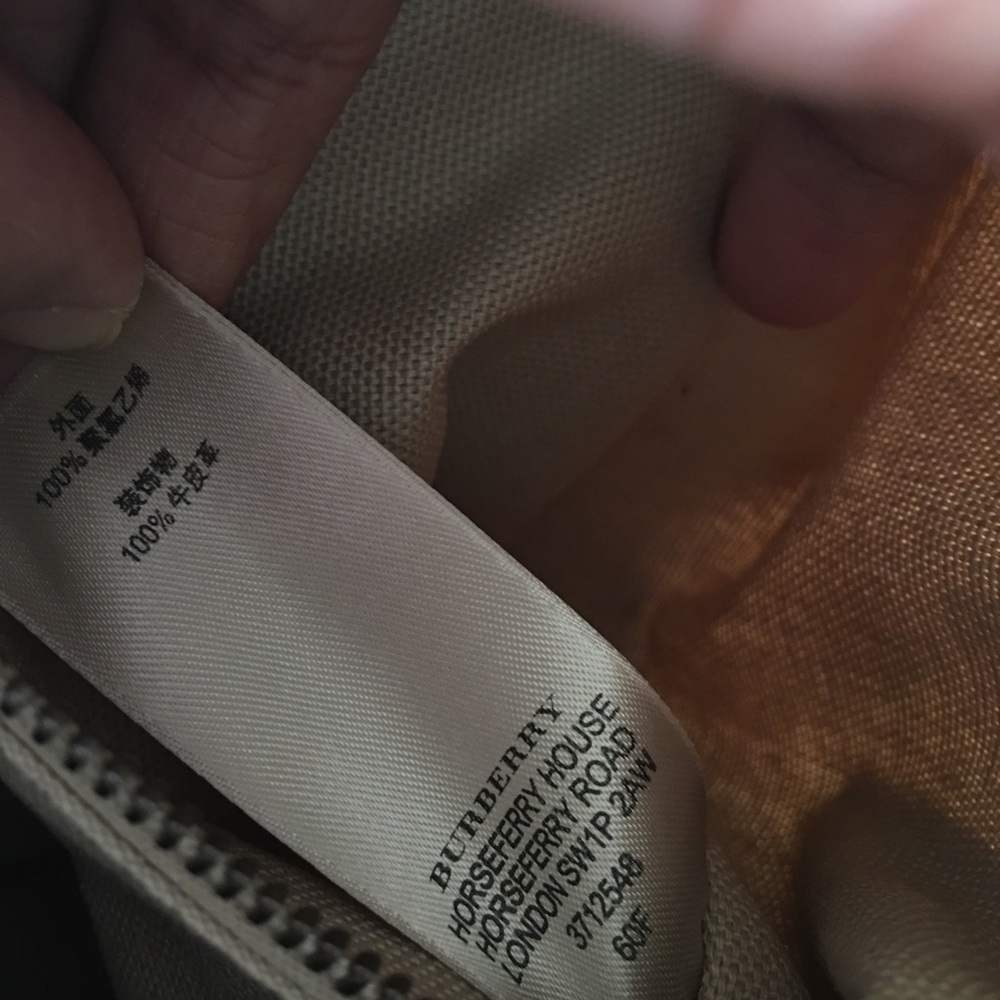 Authentic Burberry Novacheck - Picture 5 of 7